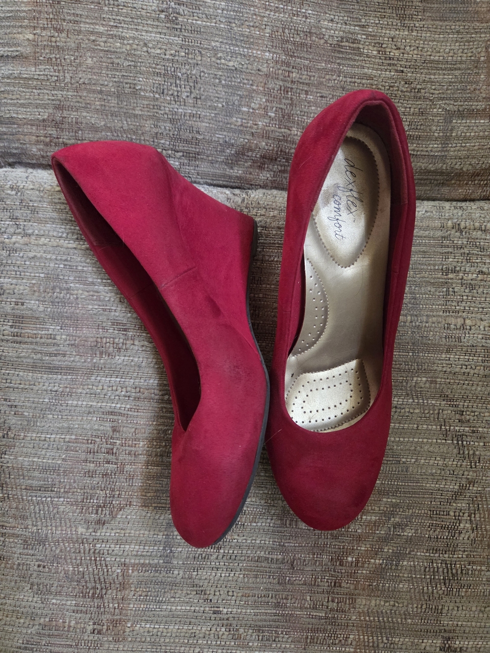 dexflex comfort Women's Red Suede Wedge Heels Size 10